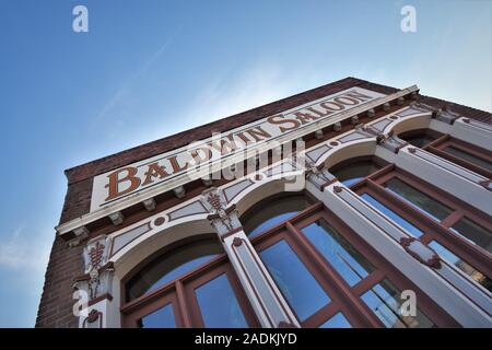 Baldwin Limousine Hood River Oregon, Essen und Trinken und ein 100+ Sammlung von Ölgemälden von John Cox Dillman Engelhardt 1870-1920 serviert Stockfoto