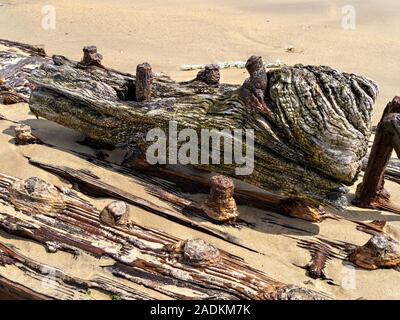 Detail der Hölzer und Nägel alte Schiffbruch Holz- Schiff im Sand begraben Balnahard Strand, Insel Colonsay in der Inneren Hebriden, Schottland, Großbritannien Stockfoto