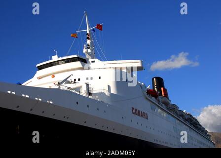 Die Queen Elizabeth 2 Kreuzfahrtschiff wurde von der Cunard Flotte im Jahr 2008 zurückzog. Sie ist dargestellt in ihren letzten Monaten service Kreuzfahrt der Kanarischen Inseln. Stockfoto