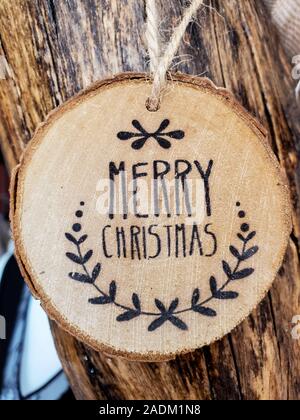 Frohe Weihnachten Holz banner Dekoration, Winterurlaub Konzept Stockfoto