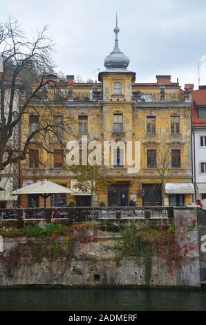 Ljubljana, Hauptstadt Sloweniens Laibach: in der Altstadt, am Ufer der Ljubljanica Stockfoto