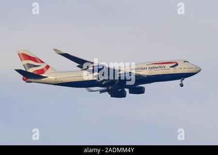 British Airways Boeing 747-400 G-CIVT Passagierflugzeug auf Ansatz zum Flughafen London Heathrow Stockfoto