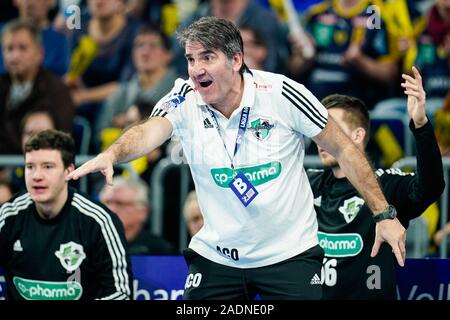 04 Dezember 2019, Baden-Württemberg, Mannheim: Handball: DHB-Pokal, Rhein-Neckar-Löwen - TSV Hannover-Burgdorf, Hauptrunde, K.o.-Runde Viertelfinale, in der SAP-Arena. Hannover Trainer Antonio Carlos Ortega gestikulierte. Foto: Uwe Anspach/dpa Stockfoto