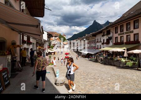 Gruyères és un municipi del cantó de Fribourg, situat Al districte de la Gruyère. El Poble és famós per la producció de formatge Greyerzer, protegit amb Stockfoto