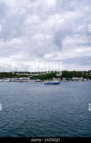 Ansicht der Mackinac Island Harbour vom Boot aus am Lake Huron, Michigan, USA. Stockfoto