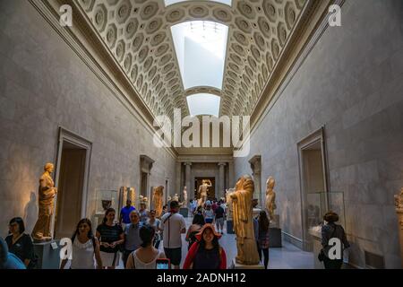 Ausstellung der griechischen Kunst des Fünften und des frühen vierten Jahrhundert v. Chr. im Metropolitan Museum of Art der Met ist die größte Kunst Museum. Stockfoto