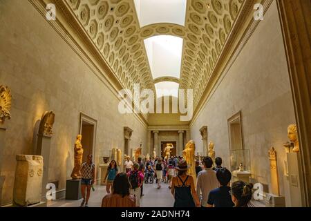 Ausstellung der griechischen Kunst des Fünften und des frühen vierten Jahrhundert v. Chr. im Metropolitan Museum of Art der Met ist die größte Kunst Museum. Stockfoto