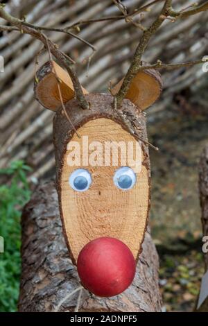 Holz- Rudolph mit der roten Nase Modell. Stockfoto