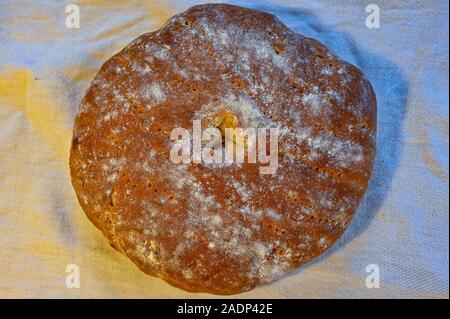 Hausgemachte Sieb Kuchen Brot in einer Küche Stockfoto