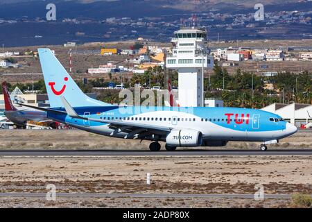 Teneriffa, Spanien - November 23, 2019: TUI Boeing737-700 Flugzeug am Flughafen Teneriffa Süd (TFS) in Spanien. Stockfoto