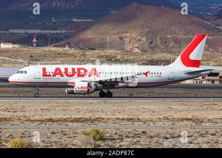 Teneriffa, Spanien - 23. November 2019: Laudamotion Airbus A320 Flugzeug am Flughafen Teneriffa Süd (TFS) in Spanien. Stockfoto