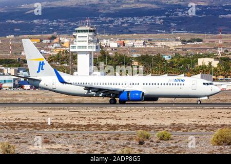 Teneriffa, Spanien - 23. November 2019: Jettime Boeing 737-800 Flugzeug am Flughafen Teneriffa Süd (TFS) in Spanien. Stockfoto