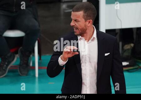 Perugia, Italien. 4. Dez, 2019. matz Marcel (1Ã'Â° Trainer Benfica Lissabon) während Sir Sicoma Monini Perugia vs Benfica Lisbona, Volleyball Champions League Männer Meisterschaft in Perugia, Italien, 04. Dezember 2019 - LPS/Loris Cerquiglini Credit: Loris Cerquiglini/LPS/ZUMA Draht/Alamy leben Nachrichten Stockfoto