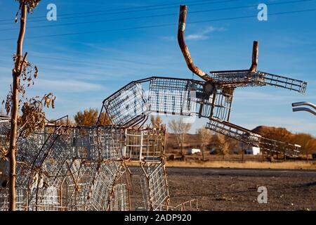 Hanksville, Utah - Carl's Critter Garten, den Park mit Skulpturen aus Schrott Materialien erstellt. Stockfoto