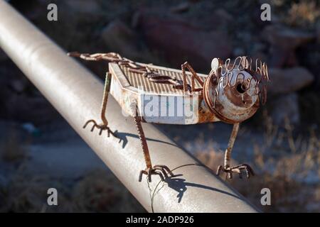 Hanksville, Utah - Carl's Critter Garten, den Park mit Skulpturen aus Schrott Materialien erstellt. Stockfoto