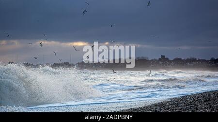 Aldeburgh Meer auf einem wilden Winter Tag Stockfoto