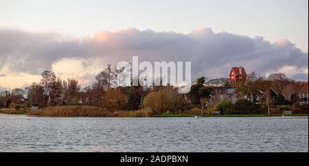 Das Haus in den Wolken aus der Ferne Stockfoto