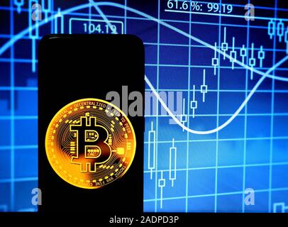 Dezember 4, 2019, Indien: In diesem Foto Illustration zu einem beliebten dezentralisierte digitale Währung, Bitcoin Logo auf einem Smartphone gesehen angezeigt. (Bild: © Avishek Das/SOPA Bilder über ZUMA Draht) Stockfoto