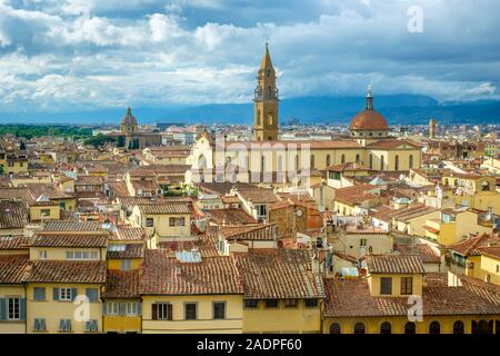 Hohe Betrachtungswinkel von Basilica di Santo Spirito in der Oltrarno Viertel, Florenz (Firenze), Toskana, Italien, Europa. Stockfoto