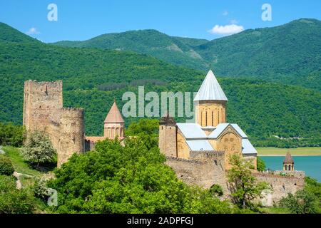 Ananuri Burganlage auf dem Aragvi Fluss, Ananuri, Mtskheta-Mtianeti, Georgia. Stockfoto