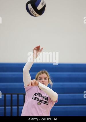 Volleyball-Action mit Kuna gegen Bonneville High School in Coeur d'Alene, Idaho. Stockfoto