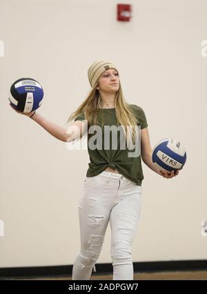 Volleyball-Action mit Kuna gegen Bonneville High School in Coeur d'Alene, Idaho. Stockfoto