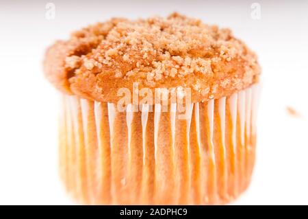 Nahaufnahme von Muffin mit Abstauben von Zucker auf der Oberseite Stockfoto