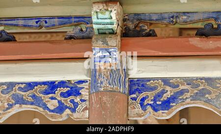 Polychrome Holzbalken-Holzvorbau. Mogao Buddhist Caves-Dunhuang-Gansu-China-0639 Stockfoto