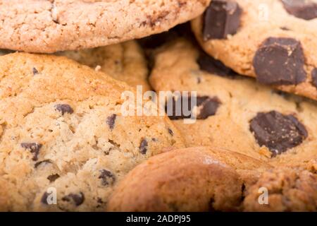 Auswahl an frisch gebackenen verschiedene Cookies, gestapelt Hohe Stockfoto