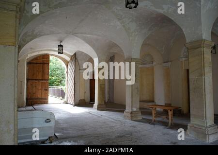 Vestibül einer mittelalterlichen Burg in Polen Stockfoto
