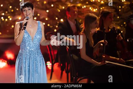 München, Deutschland. 04 Dez, 2019. Francine Jordi, Sänger, am TV-Spendenaktion "Die schönsten Christmas hits". Die Sendung wird live im ZDF übertragen. Credit: Sven Hoppe/dpa/Alamy leben Nachrichten Stockfoto