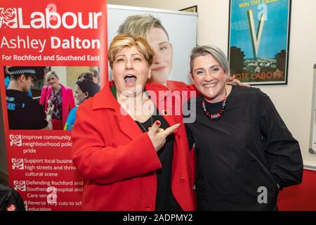 Southend On Sea, Großbritannien. 4. Dez, 2019. Mit nur etwas mehr als eine Woche bis zum Dezember Wahl, Emily Thornberry, Schatten Außenminister, besuche Southend ihre Unterstützung für die Kandidaten für Rochford und Southend Ost, Ashley Dalton zu verleihen. Credit: Penelope Barritt/Alamy leben Nachrichten Stockfoto