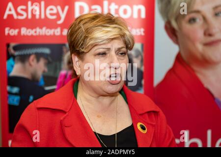 Southend On Sea, Großbritannien. 4. Dez, 2019. Mit nur etwas mehr als eine Woche bis zum Dezember Wahl, Emily Thornberry, Schatten Außenminister, besuche Southend ihre Unterstützung für die Kandidaten für Rochford und Southend Ost, Ashley Dalton zu verleihen. Credit: Penelope Barritt/Alamy leben Nachrichten Stockfoto