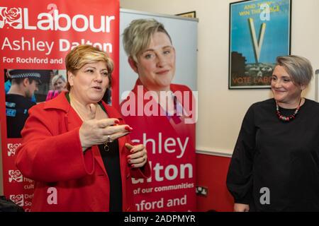 Southend On Sea, Großbritannien. 4. Dez, 2019. Mit nur etwas mehr als eine Woche bis zum Dezember Wahl, Emily Thornberry, Schatten Außenminister, besuche Southend ihre Unterstützung für die Kandidaten für Rochford und Southend Ost, Ashley Dalton zu verleihen. Credit: Penelope Barritt/Alamy leben Nachrichten Stockfoto