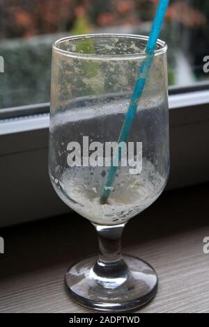 Leer/Glas mit Strohhalm. Leere Eis Kaffee Glas. Stockfoto