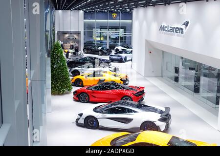 Innerhalb der neuen Mclaren Showroom in Leeds Stockfoto