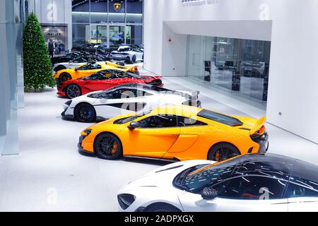 Innerhalb der neuen Mclaren Showroom in Leeds Stockfoto