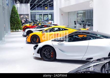 Innerhalb der neuen Mclaren Showroom in Leeds Stockfoto