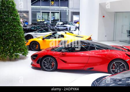 Innerhalb der neuen Mclaren Showroom in Leeds Stockfoto