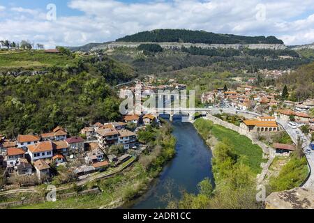 VELIKO Tarnovo, Bulgarien - April 9, 2017: Panorama der Stadt Veliko Tarnovo, Bulgarien Stockfoto