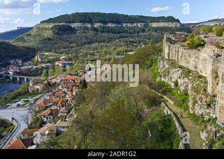 VELIKO Tarnovo, Bulgarien - April 9, 2017: Panorama der Stadt Veliko Tarnovo, Bulgarien Stockfoto