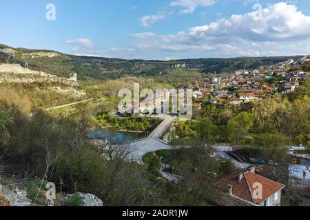 VELIKO Tarnovo, Bulgarien - April 9, 2017: Panorama der Stadt Veliko Tarnovo, Bulgarien Stockfoto