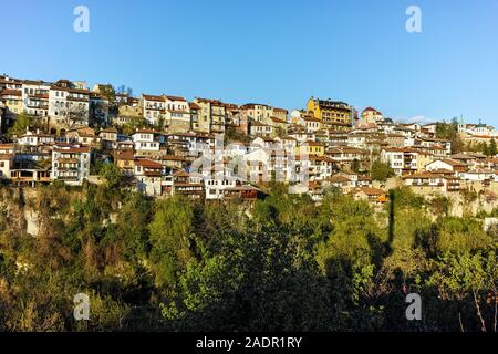 VELIKO Tarnovo, Bulgarien - April 9, 2017: Panorama der Stadt Veliko Tarnovo, Bulgarien Stockfoto
