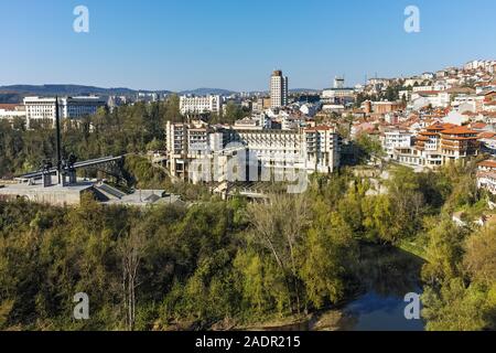 VELIKO Tarnovo, Bulgarien - April 9, 2017: Panorama der Stadt Veliko Tarnovo, Bulgarien Stockfoto