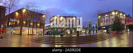 Warrington Stadtzentrum, Bridge Street, Kittles Panorama, zu Weihnachten, Abenddämmerung, Cheshire, Nordwesten, England, Großbritannien, WA1 Stockfoto