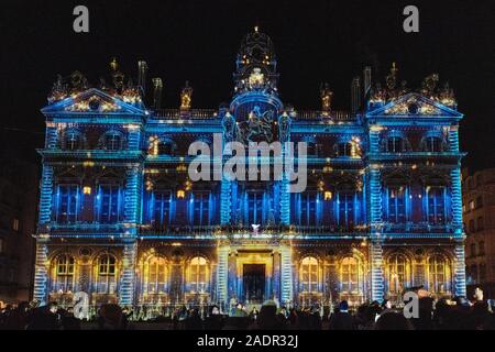 Dezember 04, 2019 Lyon, Frankreich: Ein Tag vor der Ampel Veranstaltung in Lyon, Place Bellecour. Intermittents und die Vorbereitungen für das Festival der ligh Stockfoto