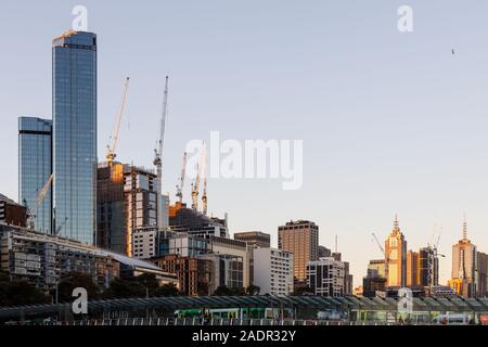 Eine nord-östlich der Innenstadt Melbournes mit der Rialto Towers. Stockfoto