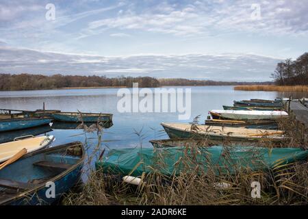 Hantieren in Boote ... Moore neben der Promenade Stockfoto
