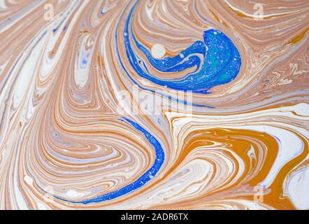 Abstrakte Farbe Wellen auf weißem Hintergrund. Fantasy fraktale Struktur für Postkarten, Hintergründe oder T-Shirts. Stockfoto