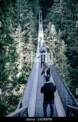 Vancouver, British Columbia - 28.November, 2019: Blick von der Capilano Suspension Bridge Park in North Vancouver in der Wintersaison Stockfoto